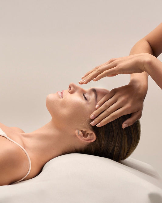 Tratamiento Facial de Limpieza Profunda $65 + Masaje Relajante Sueco (Gratis)